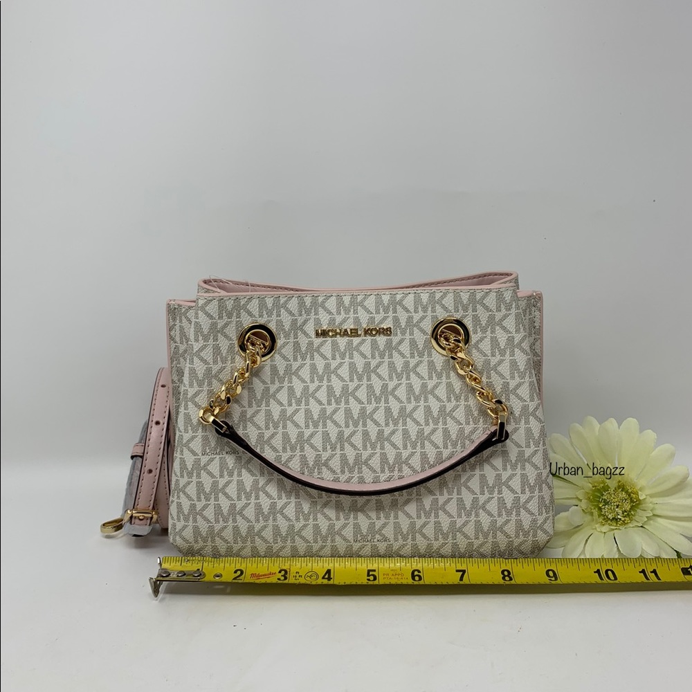 Michael Kors Teagen Small Messenger - Picture 2 of 10